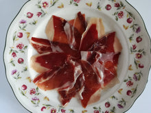 Jamón Ibérico de Bellota Loncheado a cuchillo # Acorn-fed Iberian Ham Sliced with a knife.